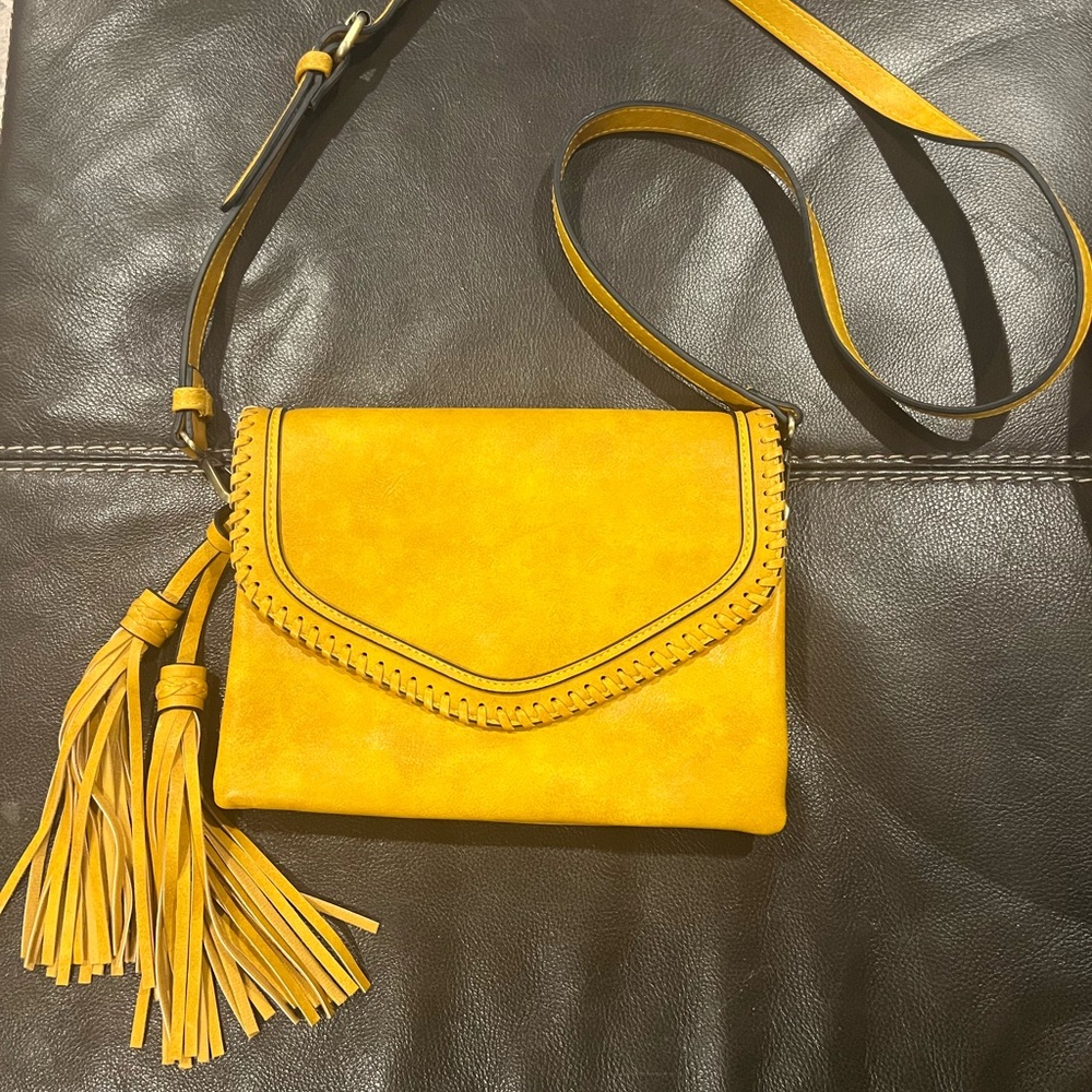Jen and Co. Vegan Leather Mustard Yellow Crossbody Bag with Tassel